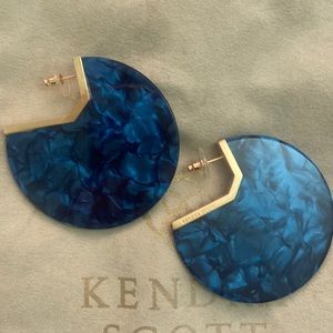 Kendra Scott Kai Earring in Rosegold and blue acetate